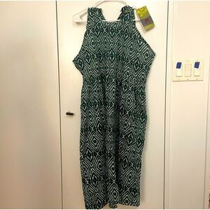 Sleeveless green printed dress